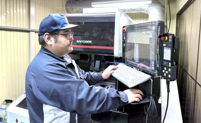 化粧品容器・口紅容器製造 株式会社カツシカ